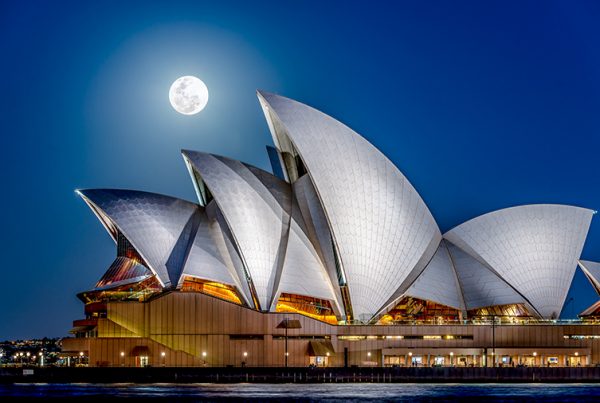 Below-The-Moon-Full-moon-over-the-Sydney-Opera-House